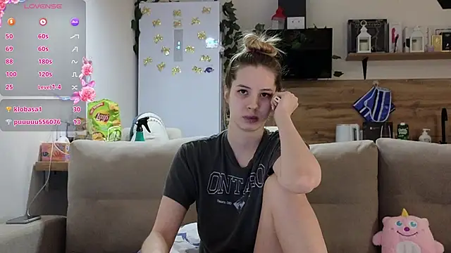 Snapshot of Girl_alone_home chatting on March 2025 06:21:02 PM Girl alone home online show from March 2025 06:21:02 PM