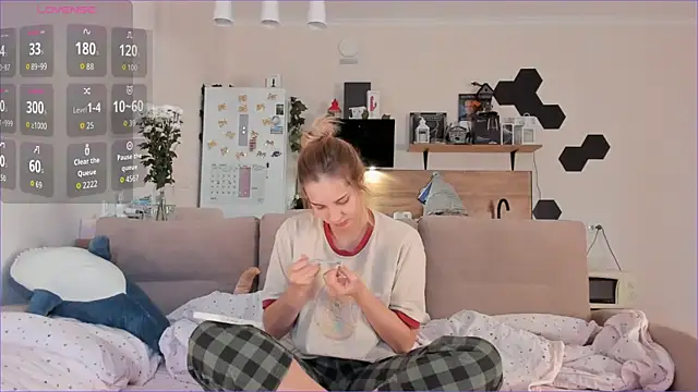 Snapshot of Girl_alone_home chatting on October 2025 03:59:02 AM Girl alone home online show from October 2025 03:59:02 AM