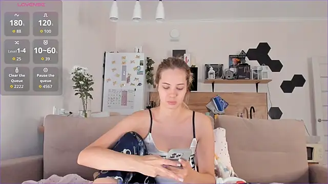 Snapshot of Girl_alone_home chatting on October 2025 04:01:02 AM Girl alone home online show from October 2025 04:01:02 AM