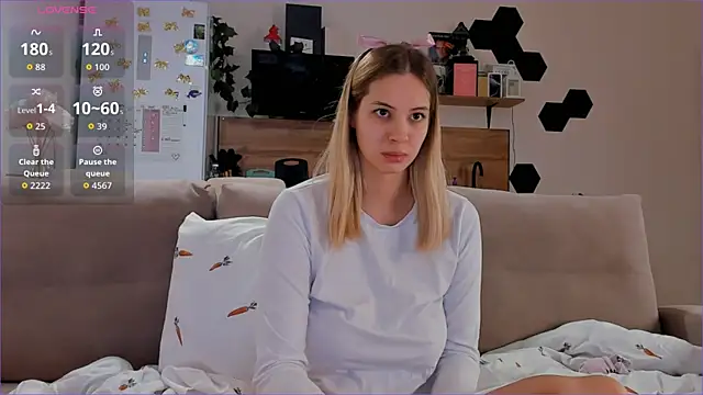 Snapshot of Girl_alone_home chatting on November 2025 03:57:01 PM Girl alone home online show from November 2025 03:57:01 PM