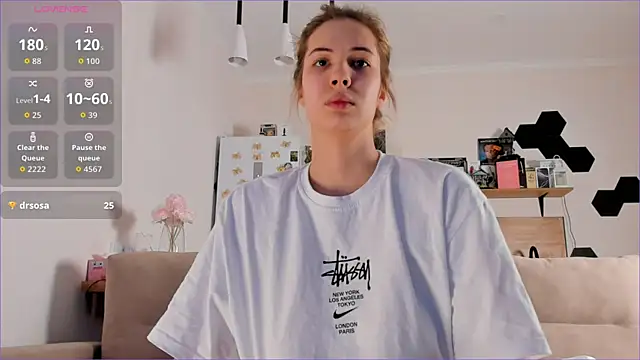 Snapshot of Girl_alone_home chatting on November 2025 04:40:02 AM Girl alone home online show from November 2025 04:40:02 AM