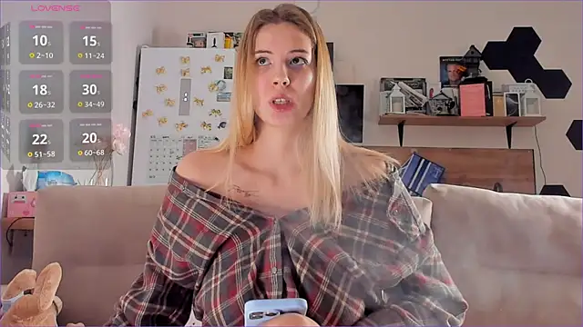 Snapshot of Girl_alone_home chatting on November 2025 03:45:02 PM Girl alone home online show from November 2025 03:45:02 PM