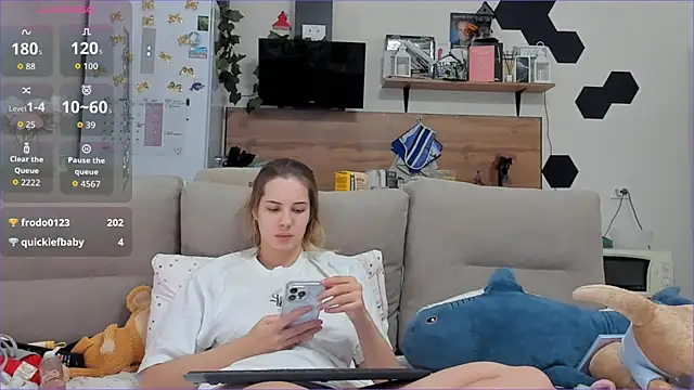 Snapshot of Girl_alone_home chatting on November 2025 04:55:01 PM Girl alone home online show from November 2025 04:55:01 PM