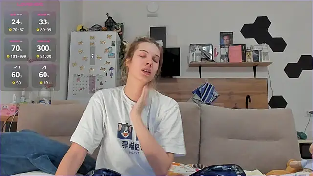 Snapshot of Girl_alone_home chatting on December 2025 03:08:01 PM Girl alone home online show from December 2025 03:08:01 PM