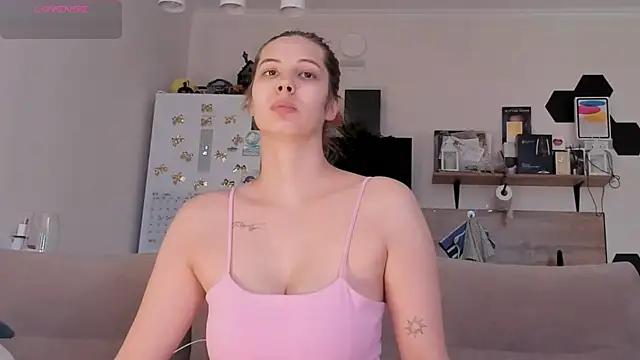 Girl alone home online show from July 2026 04:09:02 PM