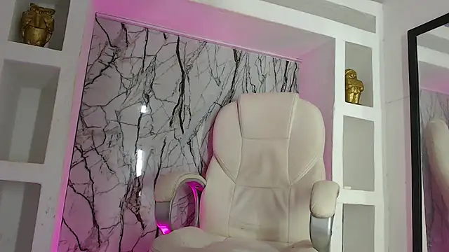 EvilAnnie  online show from January 2025 10:01:01 PM