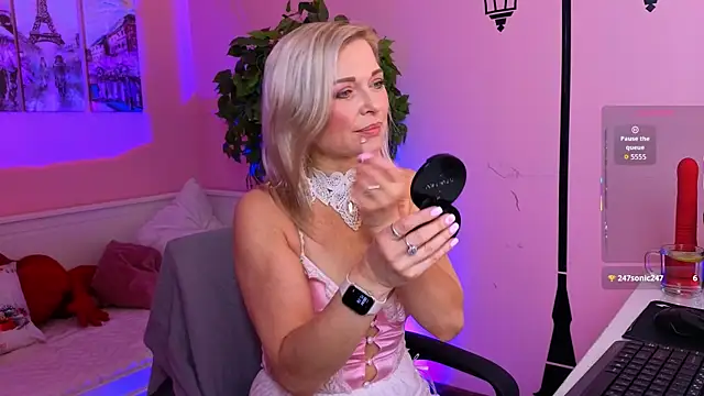 Gloria Lovely online show from July 2026 11:01:02 AM