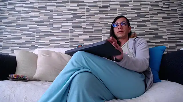 Snapshot of VioletaGomezCo chatting on November 2025 02:18:02 PM VioletaGomezCo online show from November 2025 02:18:02 PM