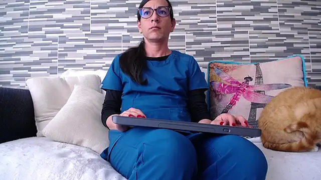 Snapshot of VioletaGomezCo chatting on November 2025 04:39:01 PM VioletaGomezCo online show from November 2025 04:39:01 PM