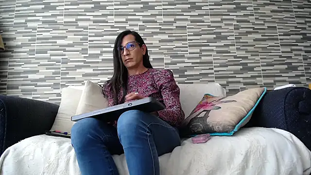 Snapshot of VioletaGomezCo chatting on November 2025 08:57:01 PM VioletaGomezCo online show from November 2025 08:57:01 PM