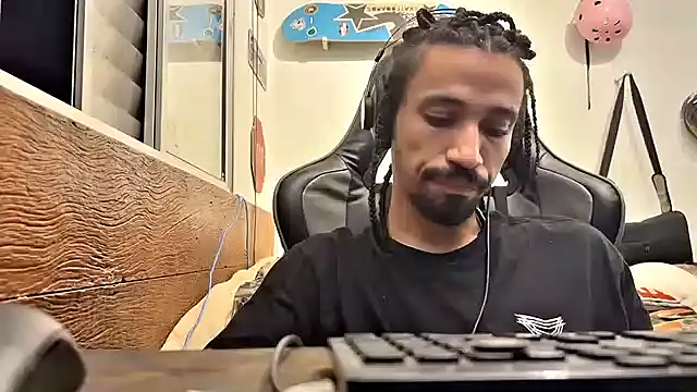 Snapshot of hotcamboy420 chatting on February 2025 04:03:01 AM hotcamboy420 online show from February 2025 04:03:01 AM