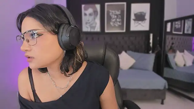 renee shelby  online show from March 2026 08:35:02 PM