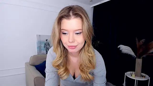 FollowLovee online show from April 2026 09:39:33 PM