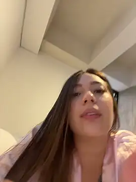 Snapshot of Latina_vanessa chatting on June 2026 09:40:01 PM Latina vanessa online show from June 2026 09:40:01 PM