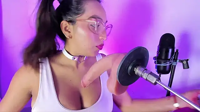 Leticia brownn1 online show from September 2025 05:45:02 PM