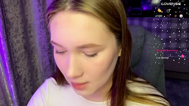 Snapshot of ChloeMillerMeow chatting on December 2025 09:34:02 PM ChloeMillerMeow online show from December 2025 09:34:02 PM