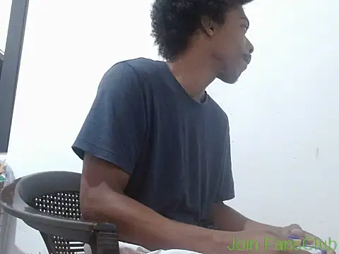 Snapshot of Larry-n-clouds chatting on March 2026 01:05:01 PM Larry-n-clouds online show from March 2026 01:05:01 PM