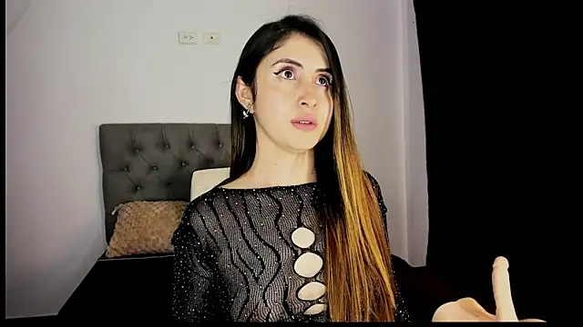 Nicol Swift  online show from February 2025 08:35:02 AM