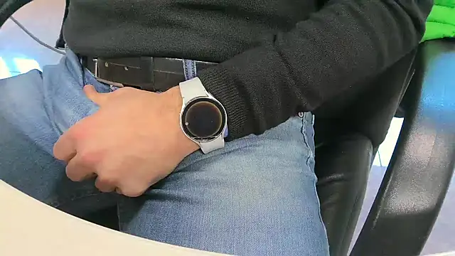 Snapshot of alessandroman2114 chatting on February 2025 11:30:01 AM alessandroman2114 online show from February 2025 11:30:01 AM