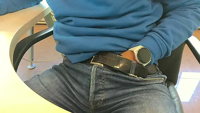 Snapshot of alessandroman2114 chatting on October 2025 08:33:01 AM alessandroman2114 online show from October 2025 08:33:01 AM