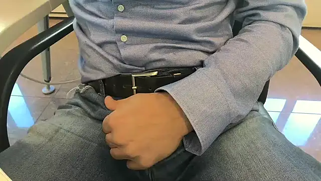 Snapshot of alessandroman2114 chatting on October 2025 10:23:02 AM alessandroman2114 online show from October 2025 10:23:02 AM