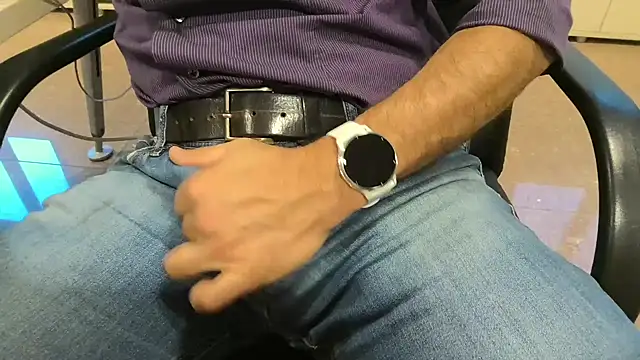 Snapshot of alessandroman2114 chatting on October 2025 04:37:01 PM alessandroman2114 online show from October 2025 04:37:01 PM