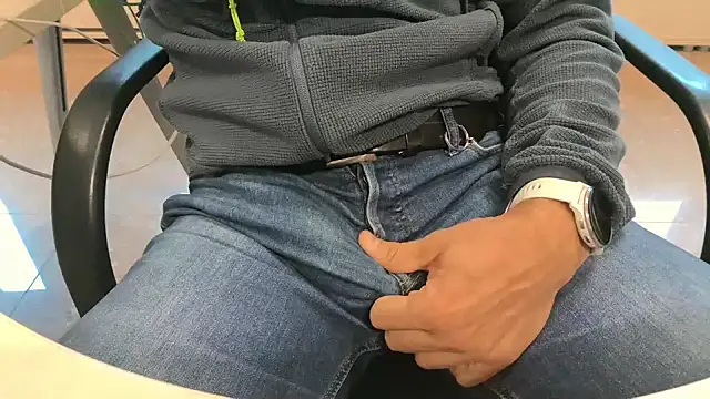 Snapshot of alessandroman2114 chatting on October 2025 10:36:01 AM alessandroman2114 online show from October 2025 10:36:01 AM