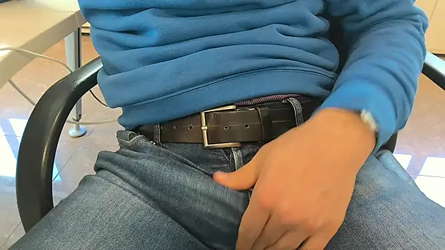 Snapshot of alessandroman2114 chatting on November 2025 11:33:02 AM alessandroman2114 online show from November 2025 11:33:02 AM