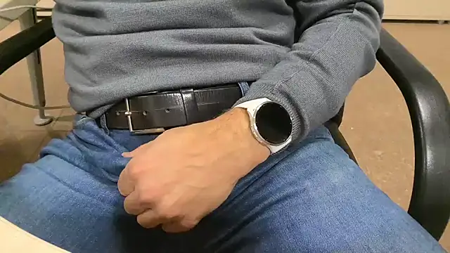 Snapshot of alessandroman2114 chatting on November 2025 05:24:01 PM alessandroman2114 online show from November 2025 05:24:01 PM