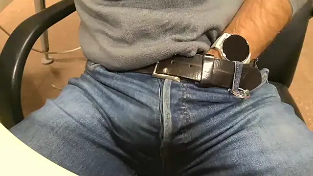 Snapshot of alessandroman2114 chatting on November 2025 05:13:02 PM alessandroman2114 online show from November 2025 05:13:02 PM