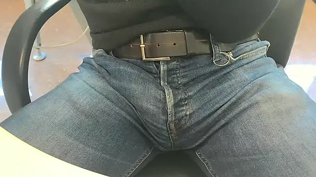 alessandroman2114 online show from March 2026 10:41:01 AM