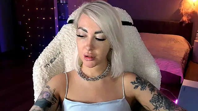 tykioty Miley online show from December 2025 03:21:01 PM