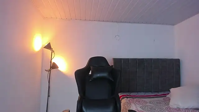 KayllaEvanss  online show from March 2026 04:00:02 PM