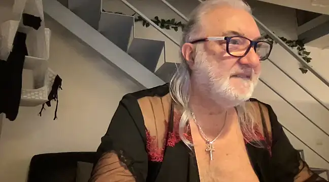 Snapshot of EroticVenetian chatting on March 2025 05:44:02 AM EroticVenetian online show from March 2025 05:44:02 AM