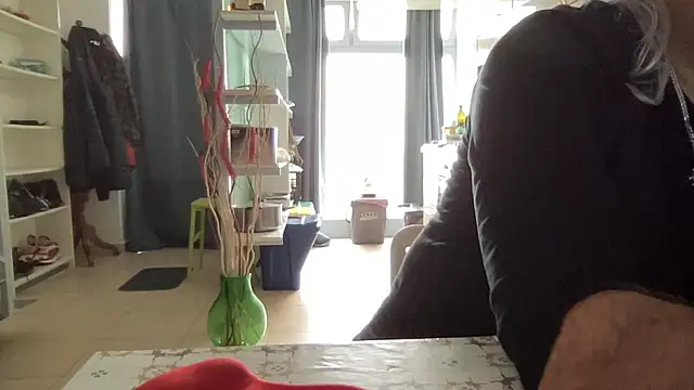 Snapshot of EroticVenetian chatting on March 2025 12:28:01 PM EroticVenetian online show from March 2025 12:28:01 PM