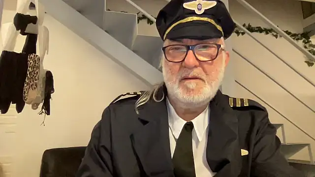 Snapshot of EroticVenetian chatting on March 2025 06:52:01 PM EroticVenetian online show from March 2025 06:52:01 PM