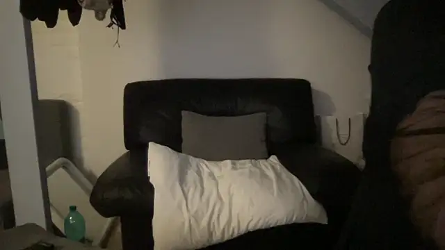 Snapshot of EroticVenetian chatting on March 2025 09:59:01 PM EroticVenetian online show from March 2025 09:59:01 PM