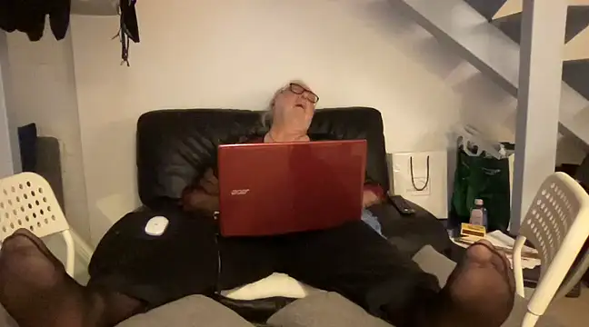 Snapshot of EroticVenetian chatting on March 2025 09:56:01 PM EroticVenetian online show from March 2025 09:56:01 PM