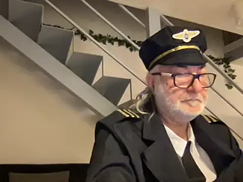 Snapshot of EroticVenetian chatting on March 2025 05:27:01 AM EroticVenetian online show from March 2025 05:27:01 AM