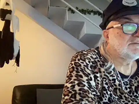 Snapshot of EroticVenetian chatting on March 2025 03:36:02 PM EroticVenetian online show from March 2025 03:36:02 PM