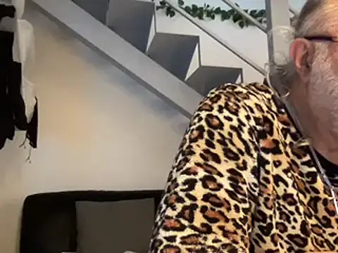 Snapshot of EroticVenetian chatting on March 2025 06:58:02 AM EroticVenetian online show from March 2025 06:58:02 AM