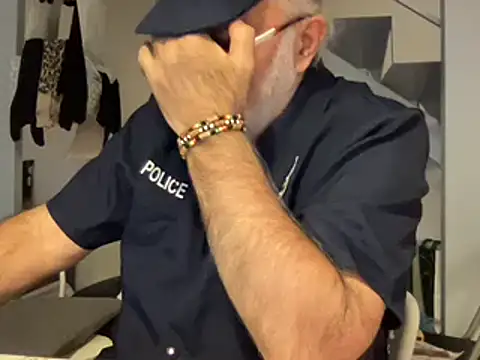 Snapshot of EroticVenetian chatting on March 2025 07:06:01 PM EroticVenetian online show from March 2025 07:06:01 PM