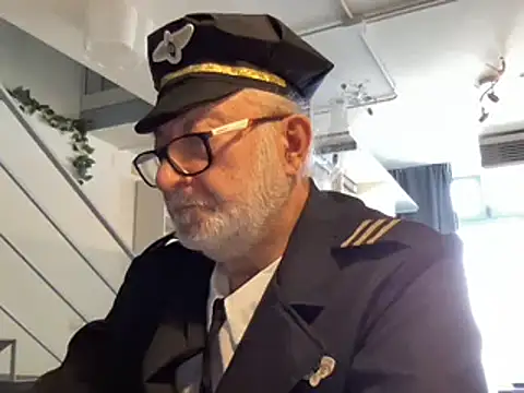 Snapshot of EroticVenetian chatting on March 2025 10:27:02 AM EroticVenetian online show from March 2025 10:27:02 AM