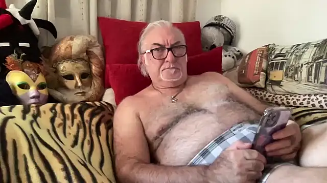 Snapshot of EroticVenetian chatting on October 2025 03:19:02 PM EroticVenetian online show from October 2025 03:19:02 PM