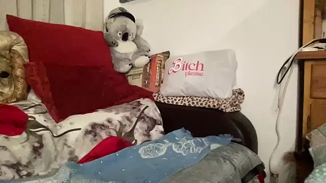 Snapshot of EroticVenetian chatting on October 2025 06:11:01 AM EroticVenetian online show from October 2025 06:11:01 AM