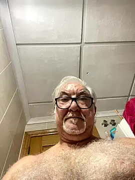 Snapshot of EroticVenetian chatting on October 2025 06:06:02 PM EroticVenetian online show from October 2025 06:06:02 PM