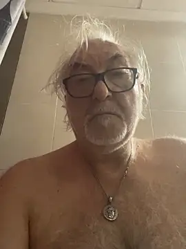 Snapshot of EroticVenetian chatting on October 2025 08:18:02 AM EroticVenetian online show from October 2025 08:18:02 AM