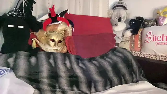 Snapshot of EroticVenetian chatting on November 2025 06:47:02 AM EroticVenetian online show from November 2025 06:47:02 AM