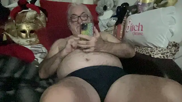 Snapshot of EroticVenetian chatting on November 2025 10:43:01 PM EroticVenetian online show from November 2025 10:43:01 PM