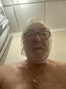 Snapshot of EroticVenetian chatting on November 2025 06:23:01 AM EroticVenetian online show from November 2025 06:23:01 AM